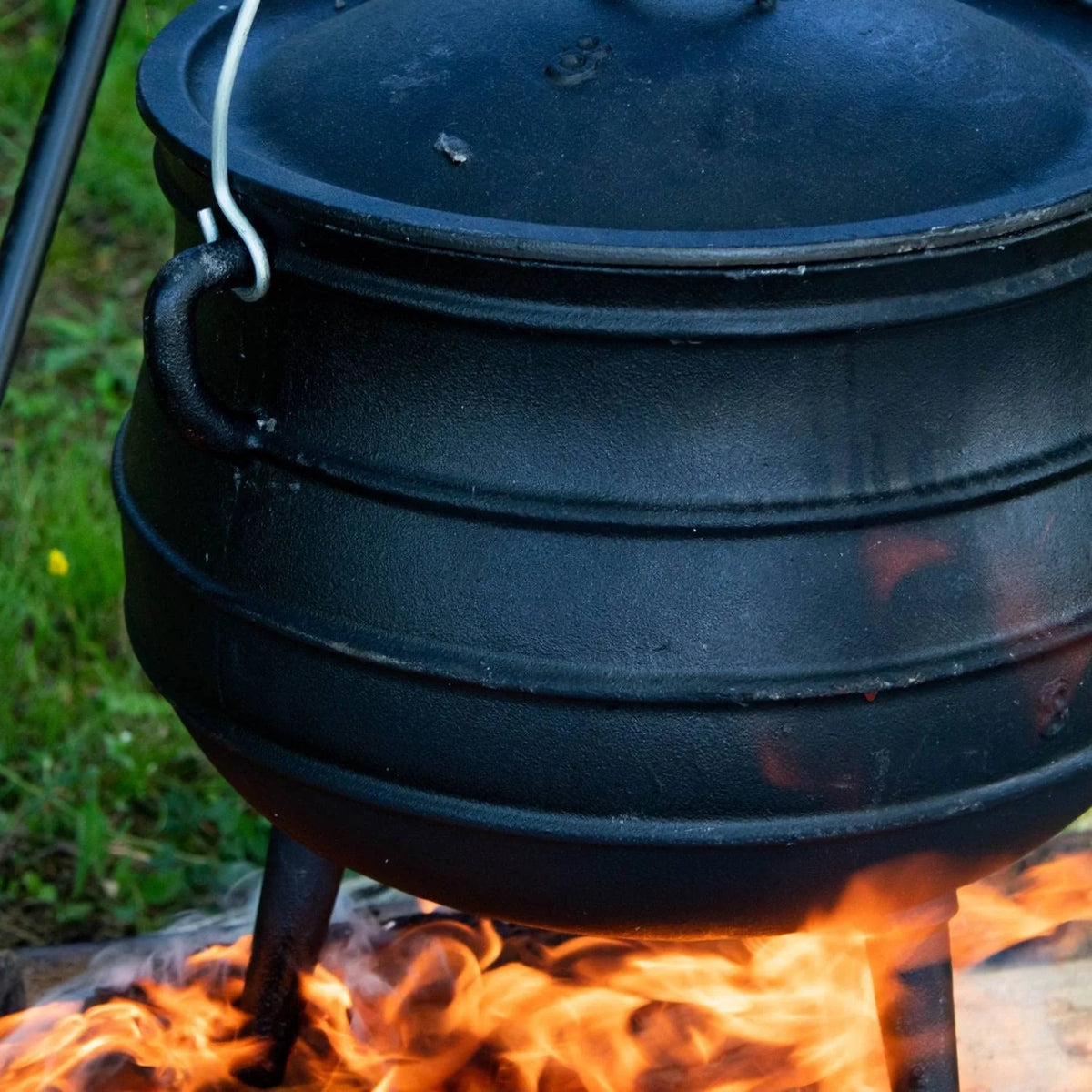 16 Inch 9 Gallon Cast Iron Dutch Oven U577265