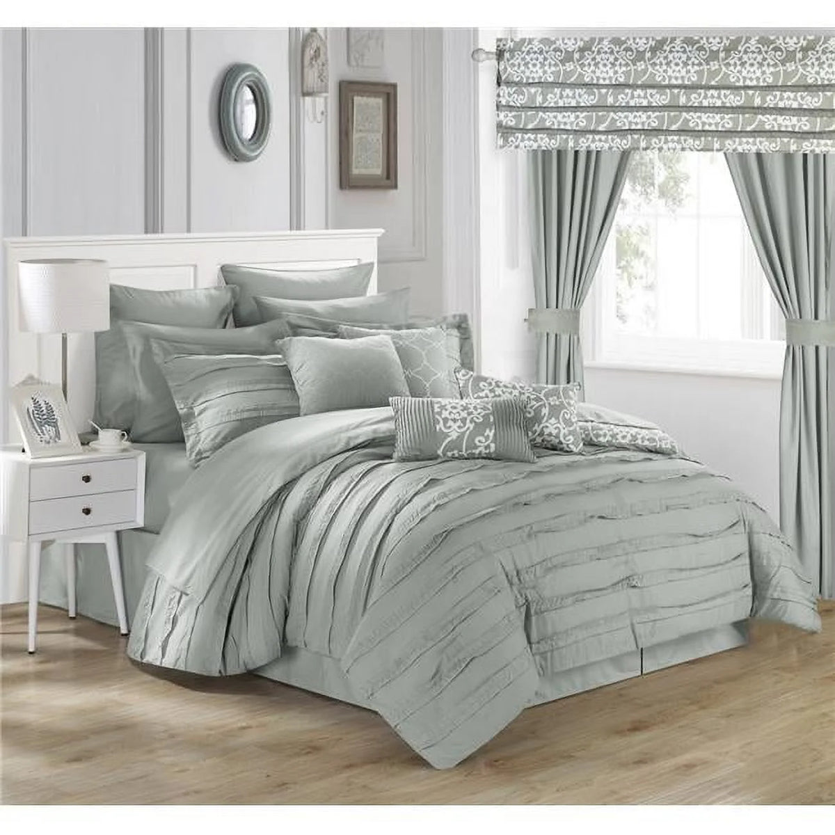 Queen 24 Piece Reversible Printed Comforter Set J647478